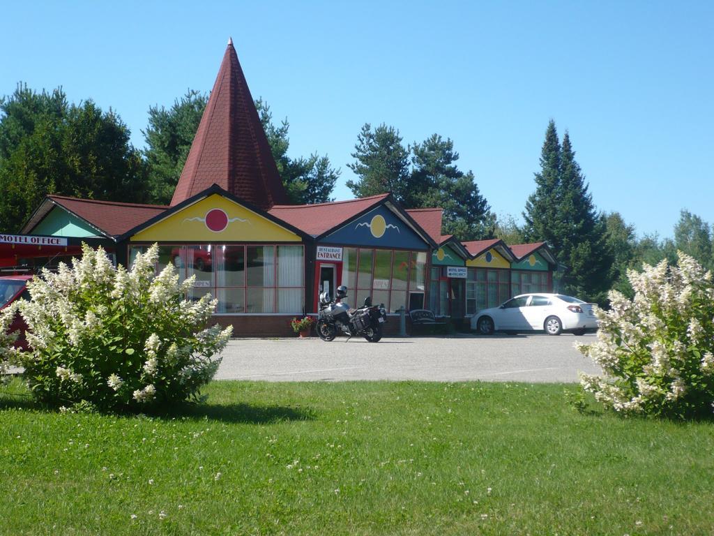 Red Top Motor Inn Iron Bridge Exterior photo