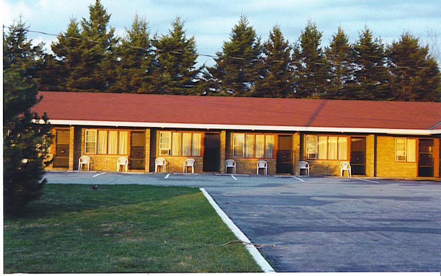 Red Top Motor Inn Iron Bridge Exterior photo